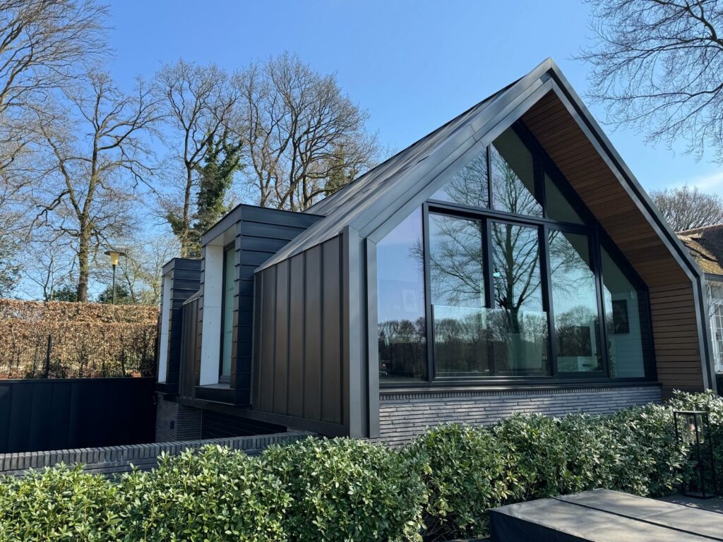 Project Hoog Soeren | Elshof Metaaldak is dé specialist in hoogwaardige metalen dak- en gevelbekleding