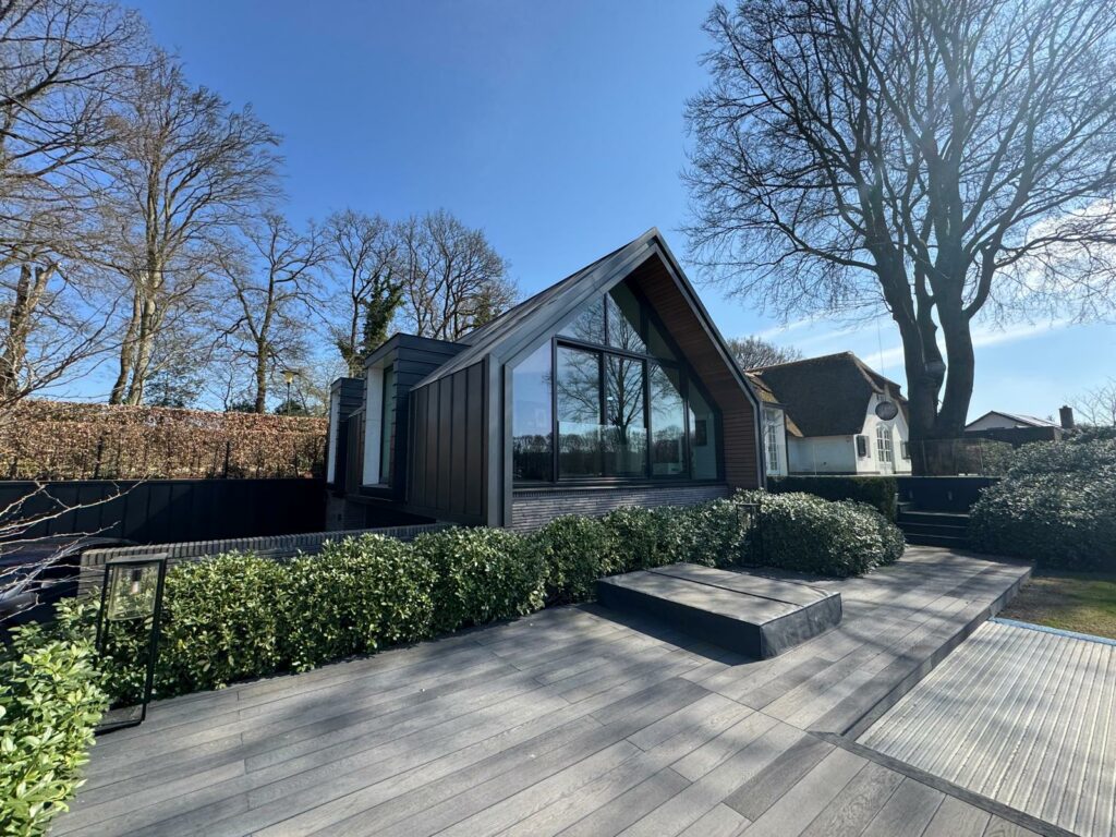 Project Hoog Soeren | Elshof Metaaldak is dé specialist in hoogwaardige metalen dak- en gevelbekleding