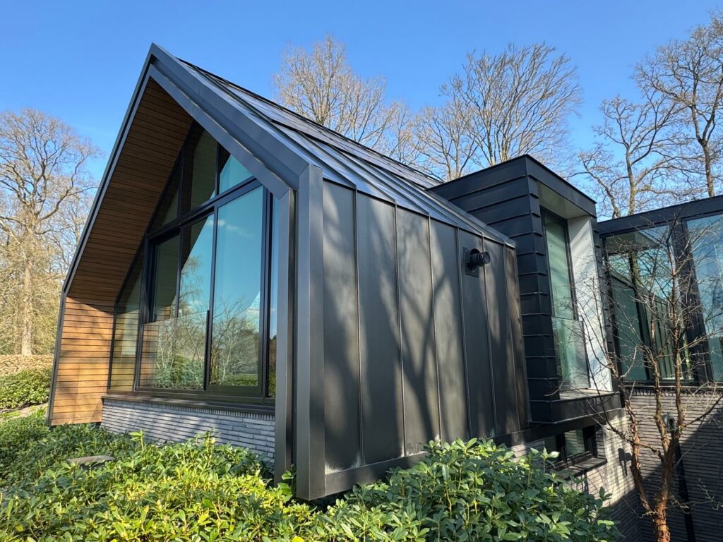 Project Hoog Soeren | Elshof Metaaldak is dé specialist in hoogwaardige metalen dak- en gevelbekleding